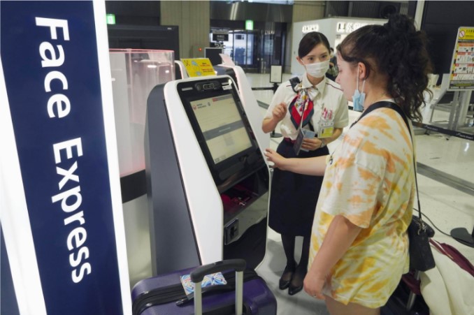 An image of a passenger using a facial recognition system at Narita Airpot.
