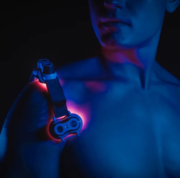Figure 4 – The MOVE+ Pro NIR enhanced light therapy device by the company KINEON (Red Light Therapy Science, no date).